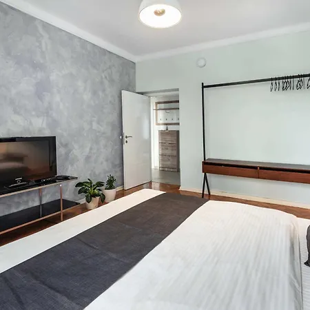 Two Bedroom With The Free Parking Apartment Belgrade